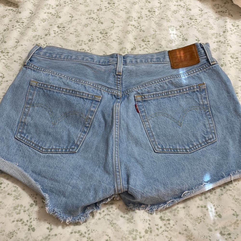 Levi’s - Picture 2 of 2